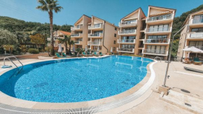 A&A Apartment in Blue Horizon Przno with pool
